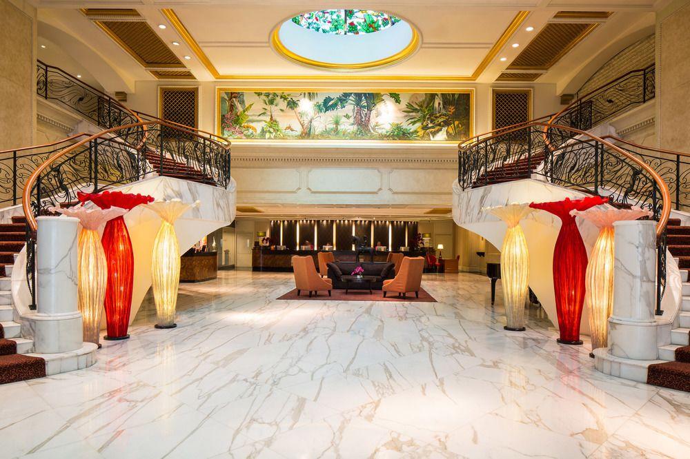 Royal Plaza On Scotts Hotell Singapore Exteriör bild The lobby of the hotel