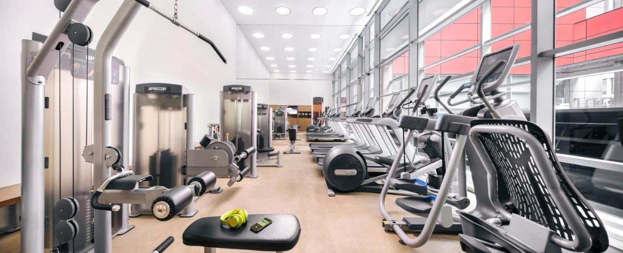 Royal Plaza On Scotts Hotell Singapore Exteriör bild The gym at the hotel