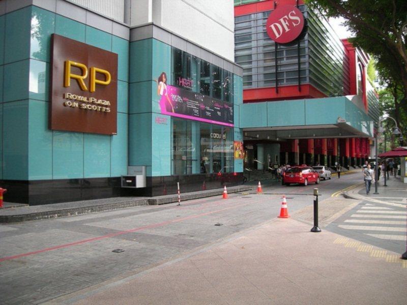 Royal Plaza On Scotts Hotell Singapore Exteriör bild Royal Plaza Hotel