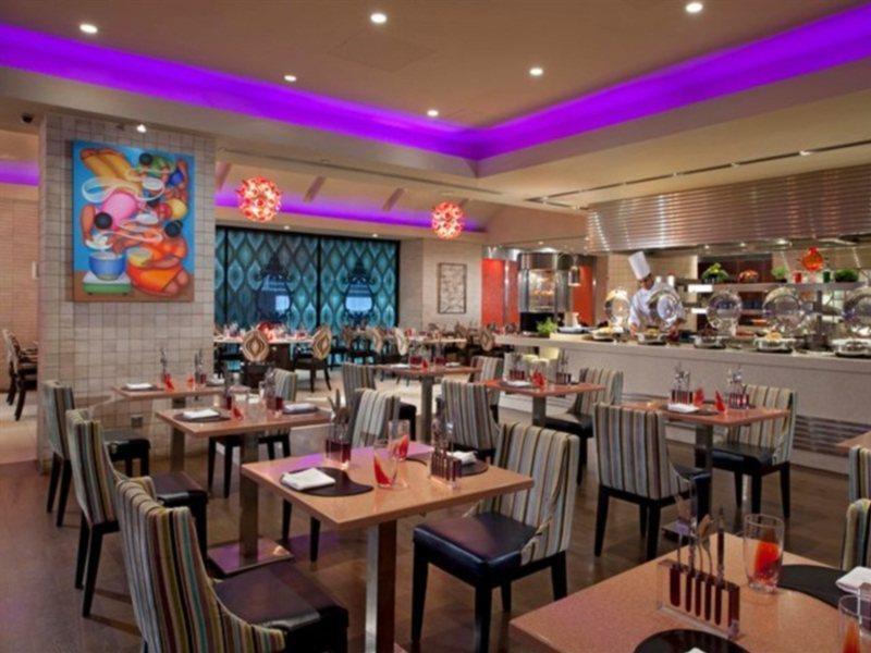 Royal Plaza On Scotts Hotell Singapore Exteriör bild The restaurant