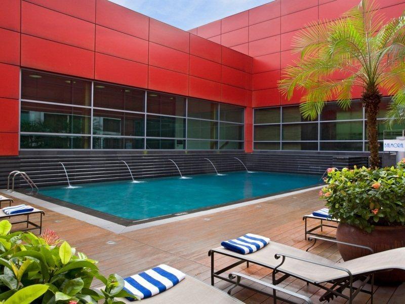Royal Plaza On Scotts Hotell Singapore Exteriör bild Pool at the hotel