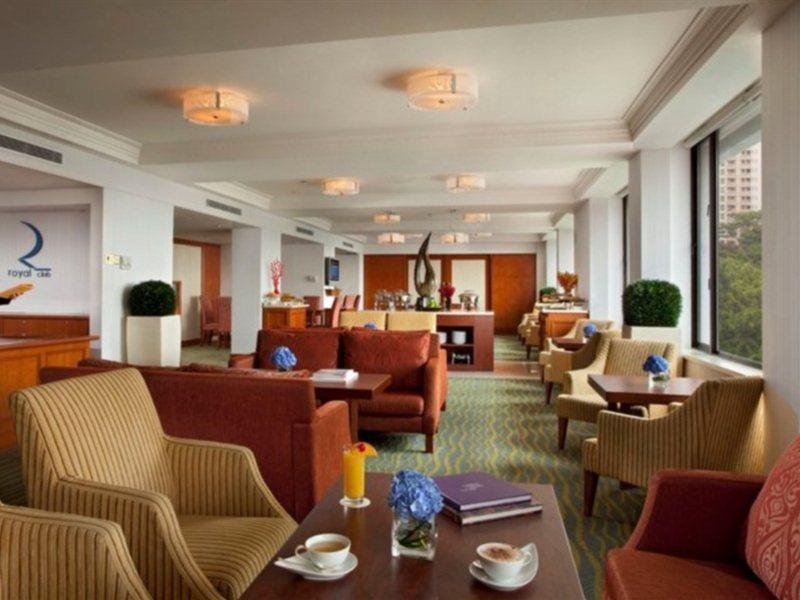 Royal Plaza On Scotts Hotell Singapore Exteriör bild Club Lounge at the Four Seasons Hotel, Hong Kong