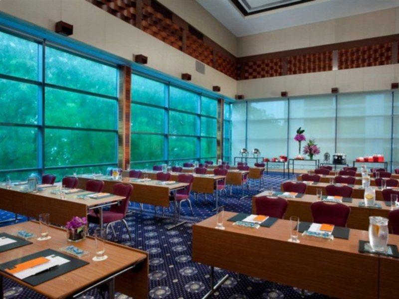 Royal Plaza On Scotts Hotell Singapore Exteriör bild Meeting room
