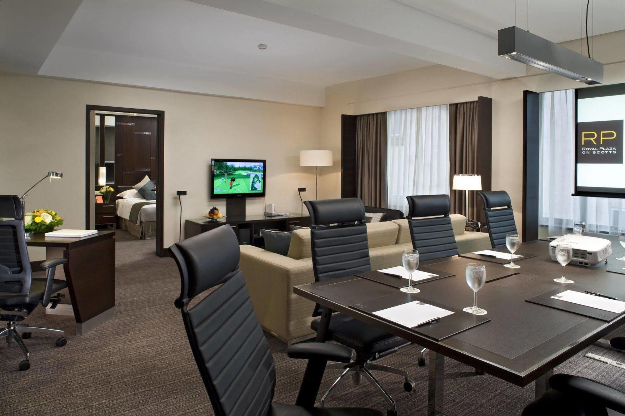 Royal Plaza On Scotts Hotell Singapore Rum bild A boardroom at the Mandarin Oriental, Hong Kong