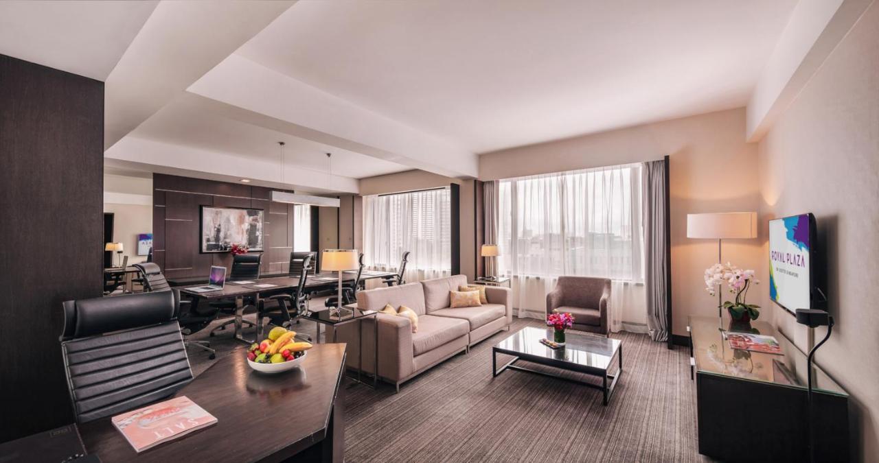 Royal Plaza On Scotts Hotell Singapore Exteriör bild A suite at the hotel